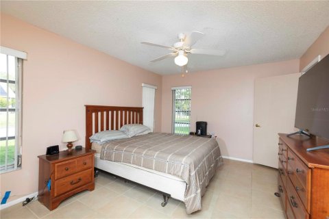 House in Port Richey, Florida 2 bedrooms, 145.95 sq.m. № 1406923 - photo 11