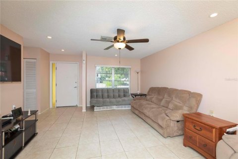 House in Port Richey, Florida 2 bedrooms, 145.95 sq.m. № 1406923 - photo 4