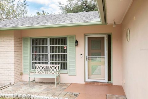 House in Port Richey, Florida 2 bedrooms, 145.95 sq.m. № 1406923 - photo 3