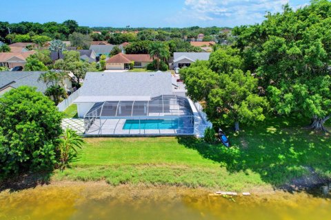 House in Lake Worth, Florida 3 bedrooms, 159.98 sq.m. № 1187713 - photo 9