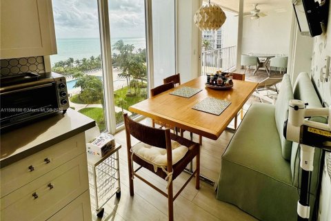 Condo in Key Biscayne, Florida, 2 bedrooms  № 1208946 - photo 5