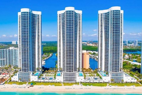 Condo in Sunny Isles Beach, Florida, 3 bedrooms  № 1234542 - photo 1