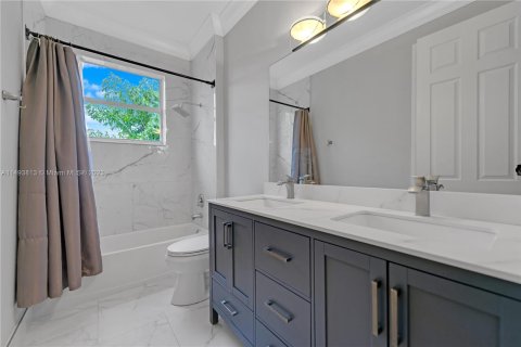 Casa en venta en Coral Springs, Florida, 6 dormitorios, 398.46 m2 № 873441 - foto 18