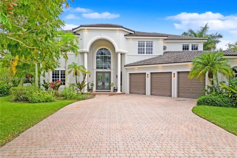 House in Coral Springs, Florida 6 bedrooms, 398.46 sq.m. № 873441 - photo 1