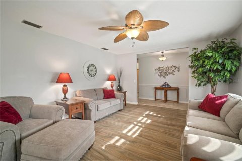 Casa en venta en Brandon, Florida, 3 dormitorios, 193.14 m2 № 1107945 - foto 11