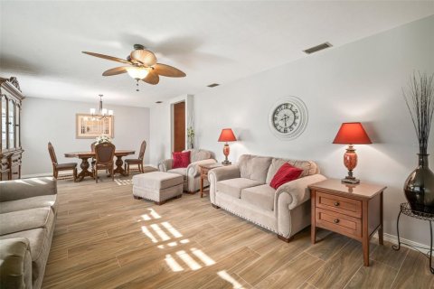 Casa en venta en Brandon, Florida, 3 dormitorios, 193.14 m2 № 1107945 - foto 9