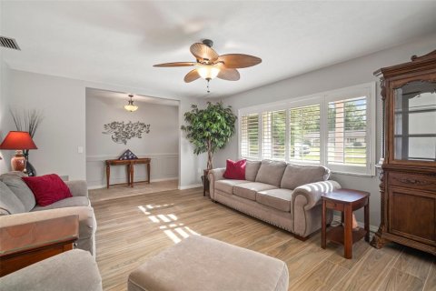 Casa en venta en Brandon, Florida, 3 dormitorios, 193.14 m2 № 1107945 - foto 12