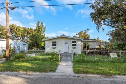 Casa en venta en Clearwater, Florida, 3 dormitorios, 140.47 m2 № 1392405 - foto 1