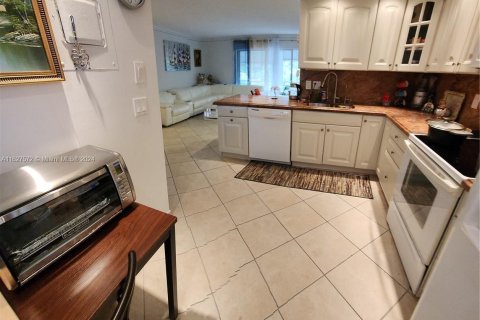 Condo in Hallandale Beach, Florida, 2 bedrooms  № 1281700 - photo 5