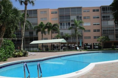 Copropriété à vendre à Hallandale Beach, Floride: 2 chambres, 95.41 m2 № 1281700 - photo 1