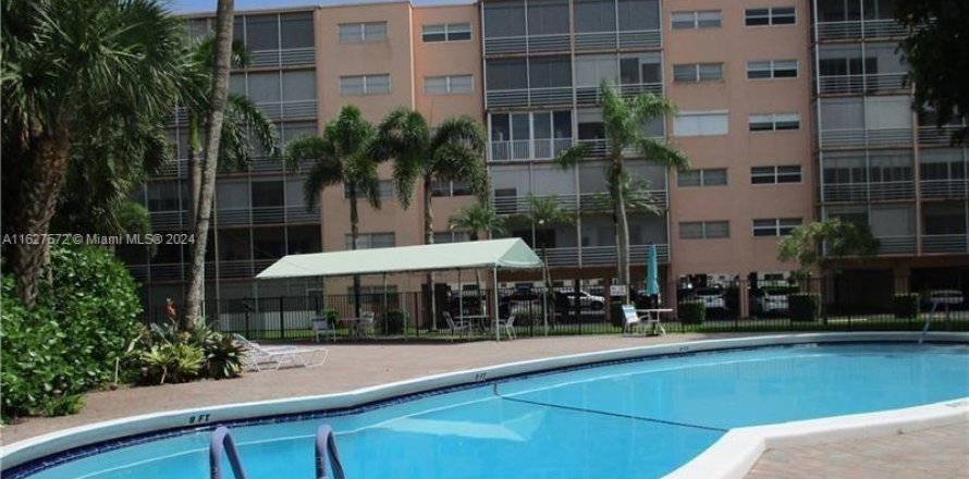 Condominio en Hallandale Beach, Florida, 2 dormitorios  № 1281700