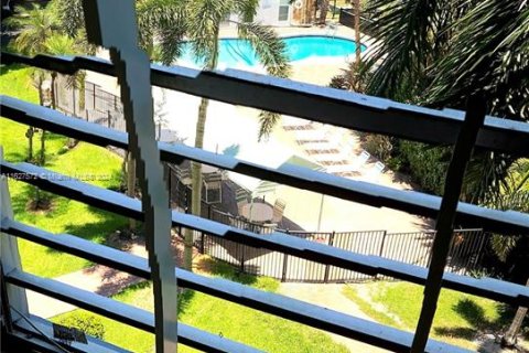 Copropriété à vendre à Hallandale Beach, Floride: 2 chambres, 95.41 m2 № 1281700 - photo 15