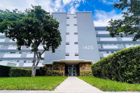 Copropriété à vendre à Hallandale Beach, Floride: 2 chambres, 95.41 m2 № 1281700 - photo 20