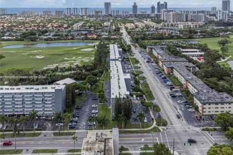 Copropriété à vendre à Hallandale Beach, Floride: 2 chambres, 95.41 m2 № 1281700 - photo 24