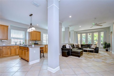 House in Tampa, Florida 4 bedrooms, 272.67 sq.m. № 1372250 - photo 9