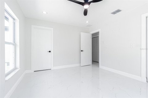 Casa en venta en Tampa, Florida, 3 dormitorios, 162.86 m2 № 1372318 - foto 18