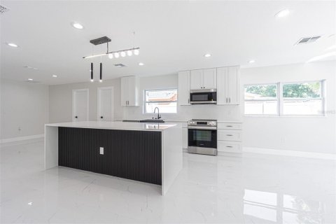 Casa en venta en Tampa, Florida, 3 dormitorios, 162.86 m2 № 1372318 - foto 6