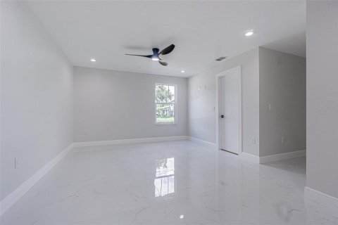 Villa ou maison à vendre à Tampa, Floride: 3 chambres, 162.86 m2 № 1372318 - photo 13