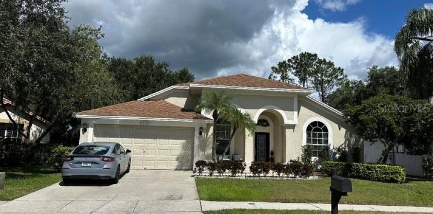 House in Tampa, Florida 4 bedrooms, 182.27 sq.m. № 1343674