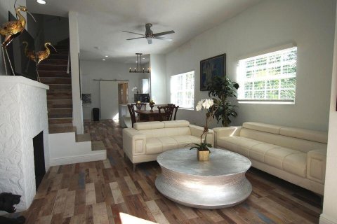Купить коммерческую недвижимость в Бойнтон-Бич, Флорида 194.54м2, № 945185 - фото 2