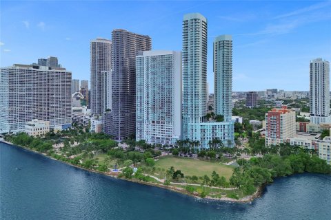 Condo in Miami, Florida, 1 bedroom  № 1391884 - photo 2