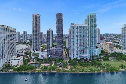 Condo in Miami, Florida, 1 bedroom  № 1391884 - photo 1