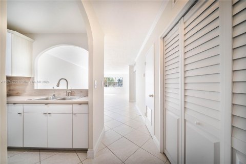 Condo in Fort Lauderdale, Florida, 1 bedroom  № 1391918 - photo 5