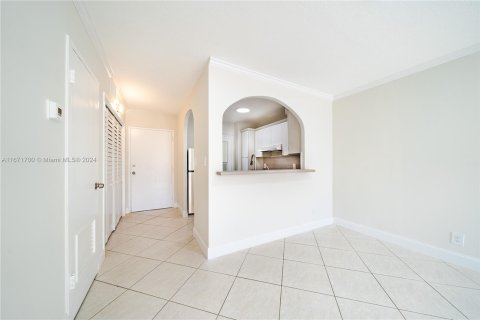 Condo in Fort Lauderdale, Florida, 1 bedroom  № 1391918 - photo 10