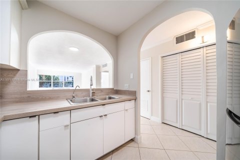 Condominio en venta en Fort Lauderdale, Florida, 1 dormitorio, 66.89 m2 № 1391918 - foto 8