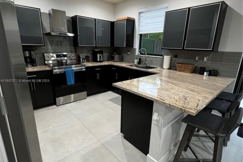 Touwnhouse à vendre à Miami, Floride: 3 chambres, 180.04 m2 № 1358487 - photo 17