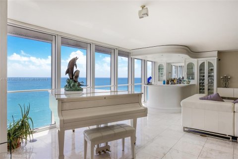 Condo in Sunny Isles Beach, Florida, 2 bedrooms  № 1128645 - photo 2