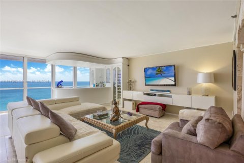 Condo in Sunny Isles Beach, Florida, 2 bedrooms  № 1128645 - photo 3