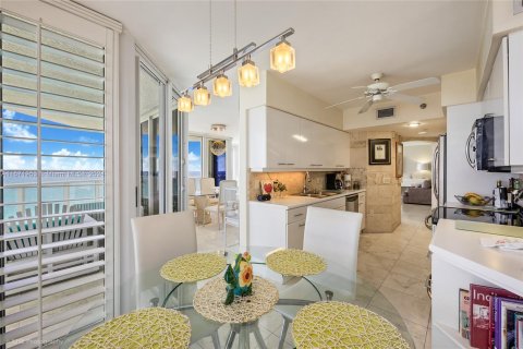 Condo in Sunny Isles Beach, Florida, 2 bedrooms  № 1128645 - photo 6