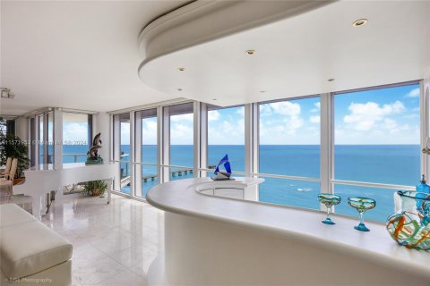 Condo in Sunny Isles Beach, Florida, 2 bedrooms  № 1128645 - photo 5