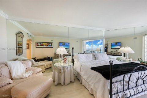 Condo in Sunny Isles Beach, Florida, 2 bedrooms  № 1128645 - photo 8