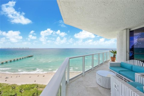 Condo in Sunny Isles Beach, Florida, 2 bedrooms  № 1128645 - photo 12