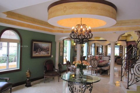 House in Miami Beach, Florida 5 bedrooms, 357.77 sq.m. № 1172017 - photo 3