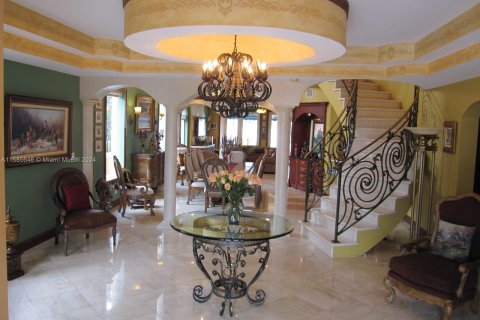 House in Miami Beach, Florida 5 bedrooms, 357.77 sq.m. № 1172017 - photo 6