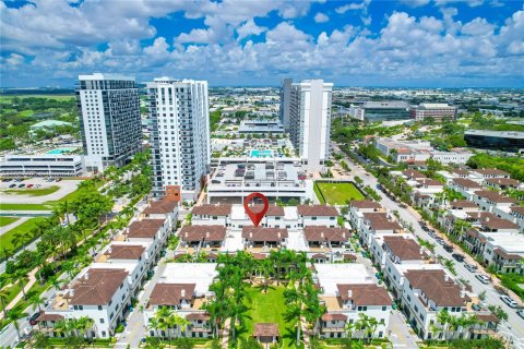 Adosado en venta en Doral, Florida, 4 dormitorios, 226.5 m2 № 1360370 - foto 2