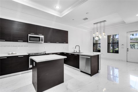 Touwnhouse à vendre à Doral, Floride: 4 chambres, 226.5 m2 № 1360370 - photo 4