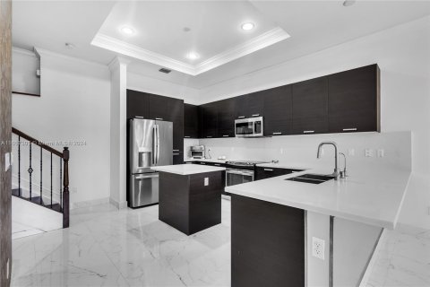 Adosado en venta en Doral, Florida, 4 dormitorios, 226.5 m2 № 1360370 - foto 6