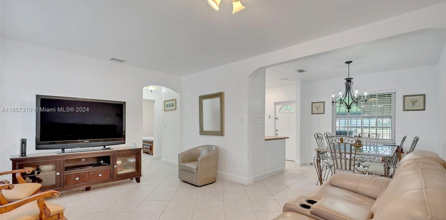 Villa ou maison à Miami, Floride 3 chambres, 120.77 m2 № 1360371