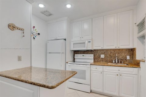 Casa en venta en Miami, Florida, 3 dormitorios, 120.77 m2 № 1360371 - foto 2