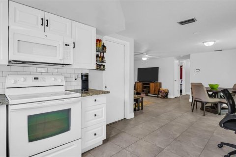 Villa ou maison à vendre à Port Richey, Floride: 2 chambres, 91.97 m2 № 1336669 - photo 13