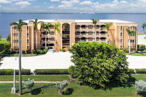 Copropriété à vendre à Punta Gorda, Floride: 2 chambres, 146.41 m2 № 1243188 - photo 1