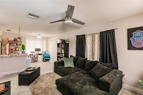 Immobilier commercial à vendre à Punta Gorda, Floride: 155.7 m2 № 621134 - photo 8