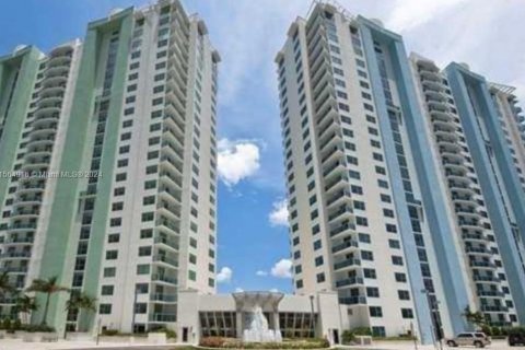 Condominio en venta en Sunrise, Florida, 3 dormitorios, 118.08 m2 № 1102783 - foto 1