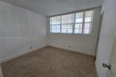 Condo in Davie, Florida, 3 bedrooms  № 1391751 - photo 17