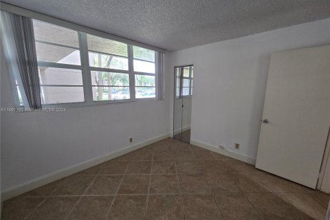 Condo in Davie, Florida, 3 bedrooms  № 1391751 - photo 16