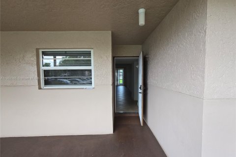 Condo in Davie, Florida, 3 bedrooms  № 1391751 - photo 2